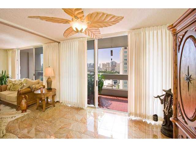 1212 Punahou Street  Unit 1008