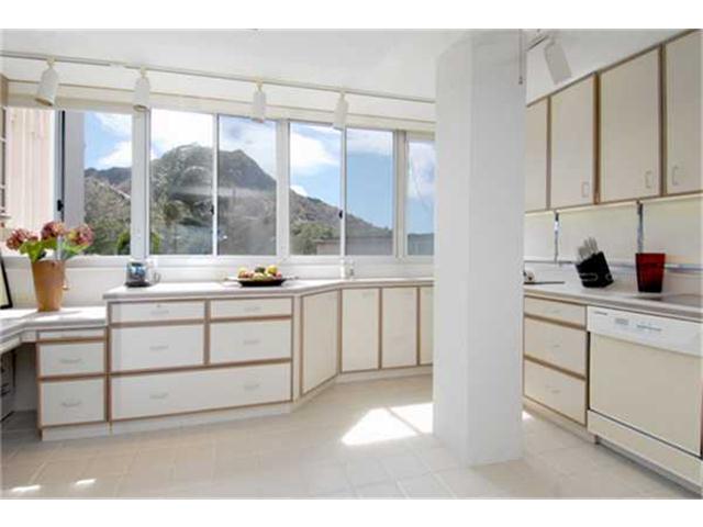 2979 Kalakaua Avenue  Unit 601