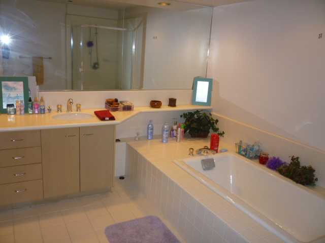 1 Keahole Place  Unit 2505