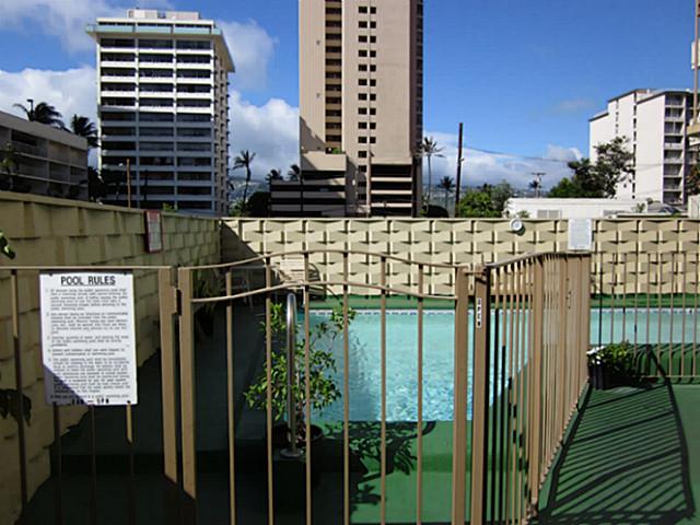 236 Liliuokalani Avenue  Unit 102