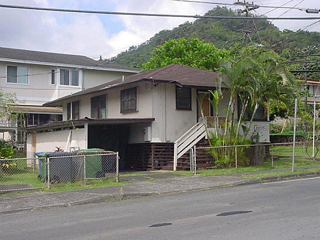 2704 Kalihi Street
