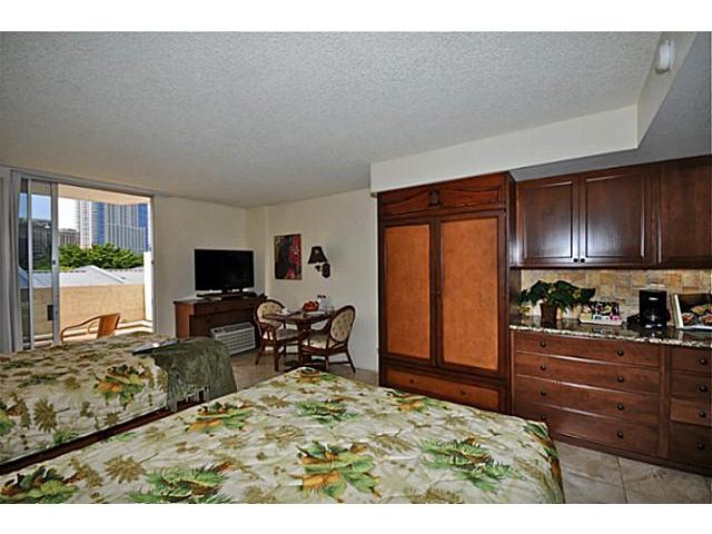 2045 Kalakaua Avenue  Unit 114