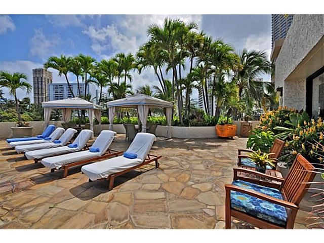 2045 Kalakaua Avenue  Unit 114