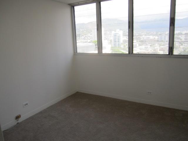 500 University Avenue  Unit 904