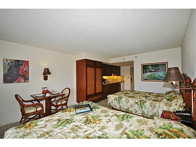 2045 Kalakaua Avenue  Unit 114