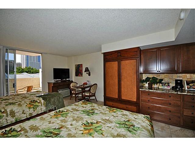 2045 Kalakaua Avenue  Unit 114