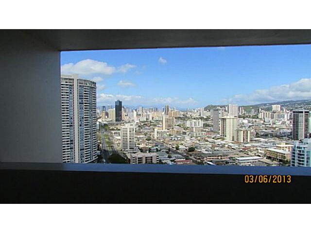 555 University Avenue  Unit 2606