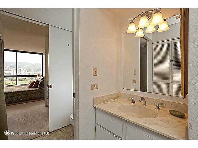 320 Liliuokalani Avenue  Unit 1905