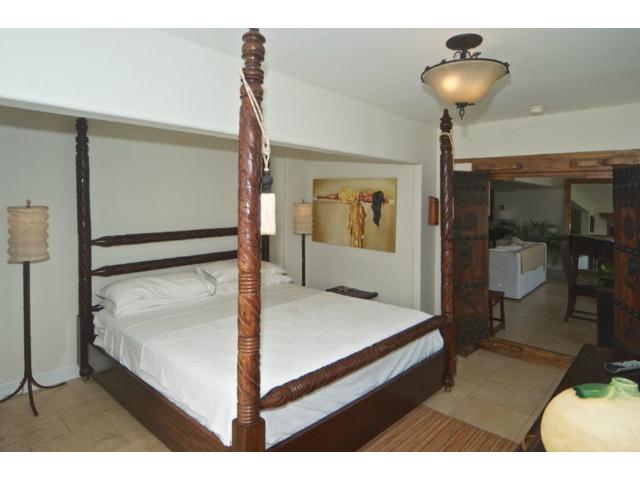 155 Paoakalani Avenue  Unit PH2