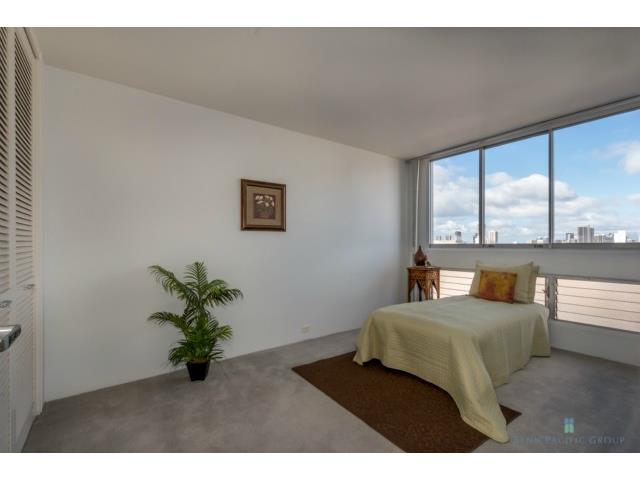 1212 Punahou Street  Unit 1206