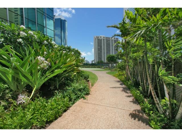 1177 Queen Street  Unit 3705