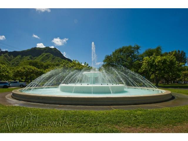2895 Kalakaua Avenue  Unit 206