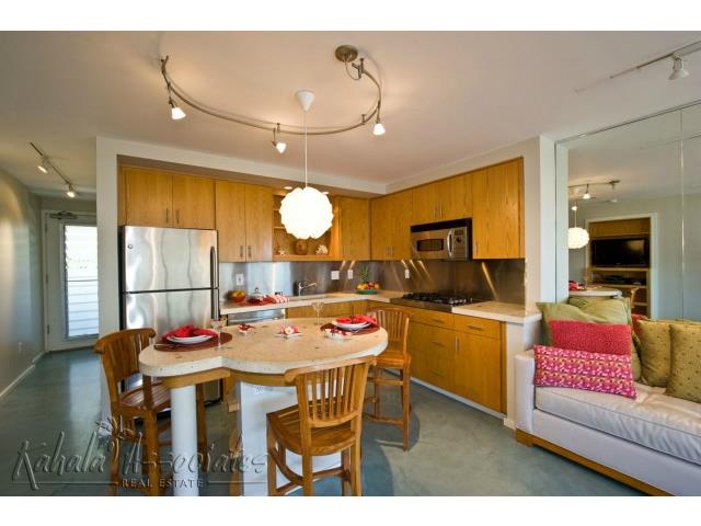 2895 Kalakaua Avenue  Unit 206