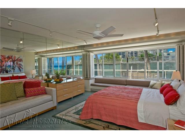 2895 Kalakaua Avenue  Unit 206