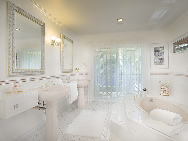 3063 Diamond Head Road