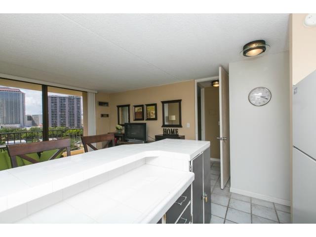411 Hobron Lane  Unit 910