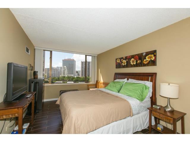 411 Hobron Lane  Unit 910