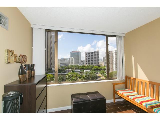 411 Hobron Lane  Unit 910