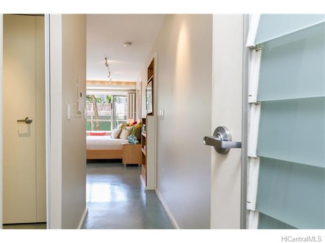 2895 Kalakaua Avenue  Unit 206