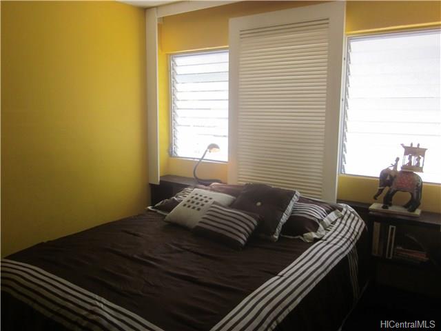 236 Liliuokalani Avenue  Unit 102