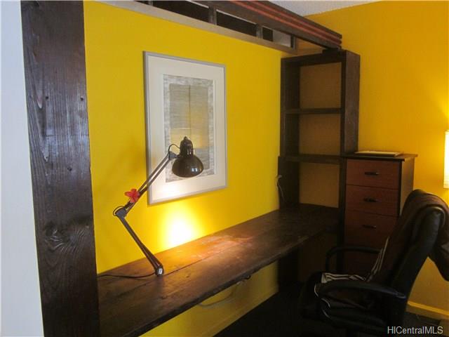 236 Liliuokalani Avenue  Unit 102
