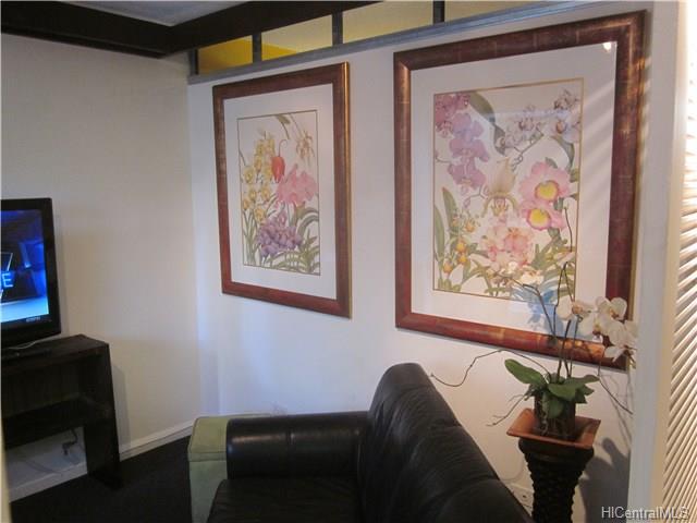 236 Liliuokalani Avenue  Unit 102