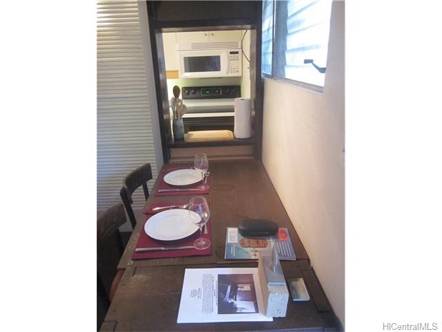 236 Liliuokalani Avenue  Unit 102