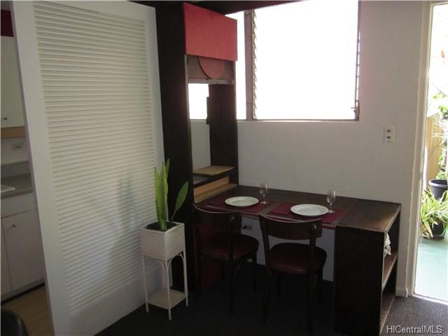 236 Liliuokalani Avenue  Unit 102