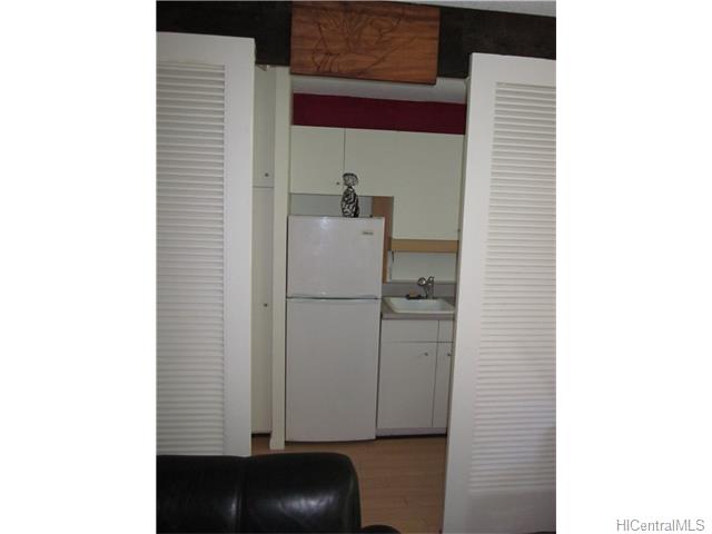 236 Liliuokalani Avenue  Unit 102