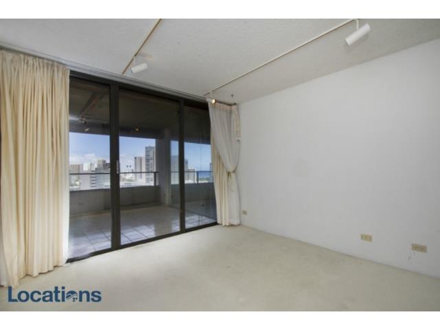 583 Kamoku Street  Unit 2807