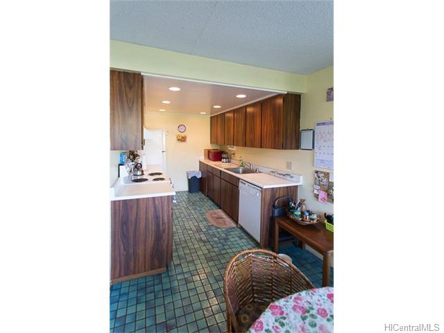 87-561 Farrington Highway  Unit 102