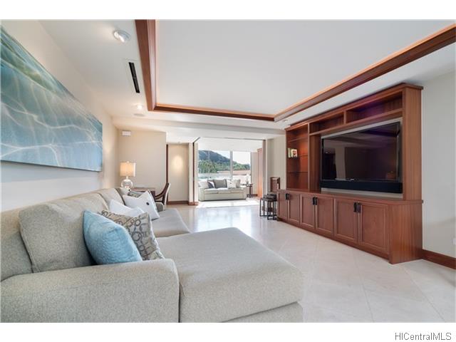 2979 Kalakaua Avenue  Unit 601
