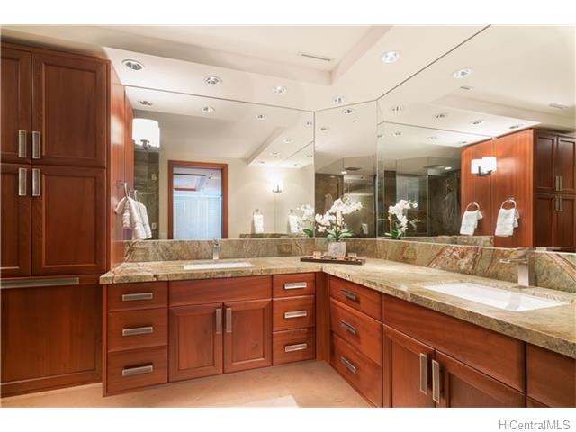 2979 Kalakaua Avenue  Unit 601