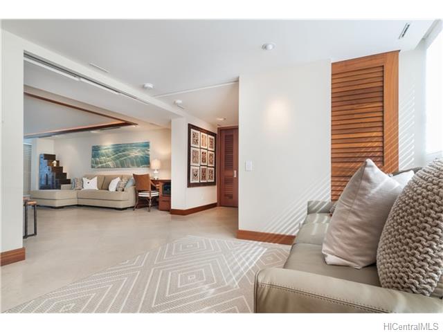 2979 Kalakaua Avenue  Unit 601