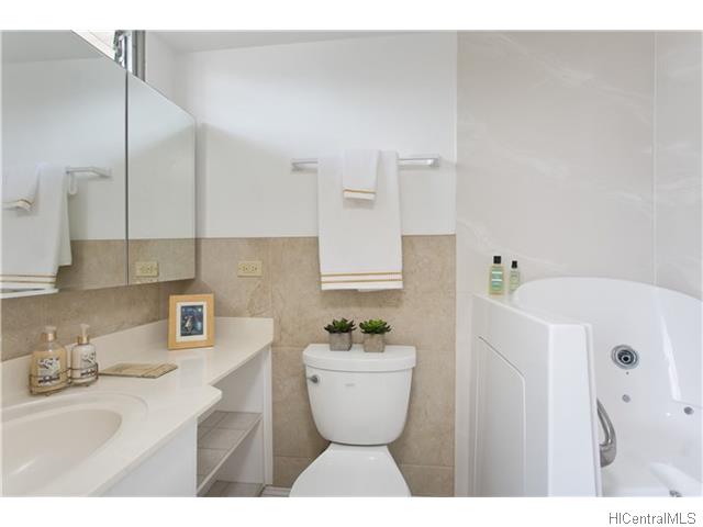 2575 Kuhio Avenue  Unit 1702