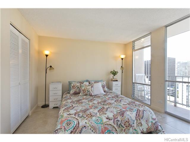 2575 Kuhio Avenue  Unit 1702