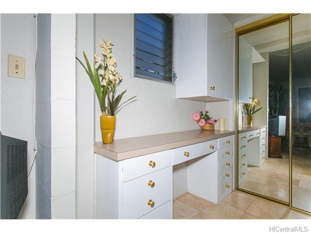 2957 Kalakaua Avenue  Unit 211