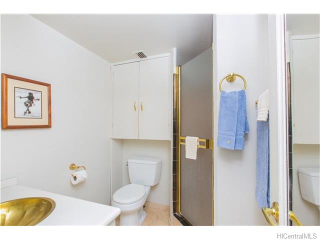 2957 Kalakaua Avenue  Unit 211