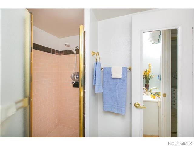 2957 Kalakaua Avenue  Unit 211