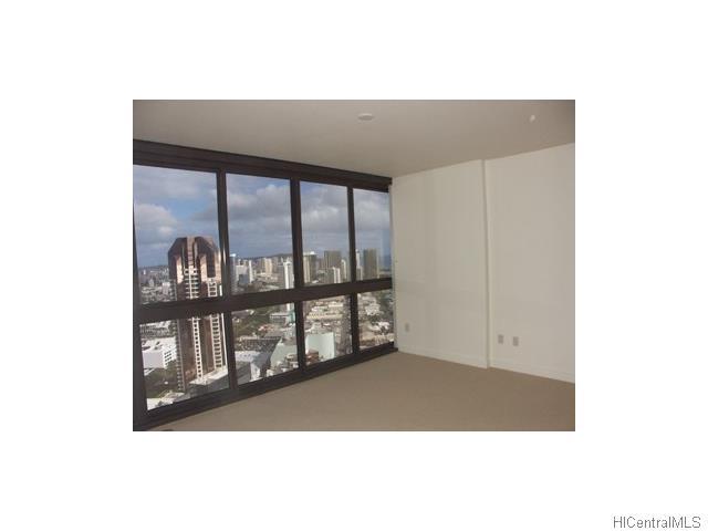 600 Queen Street  Unit 4005