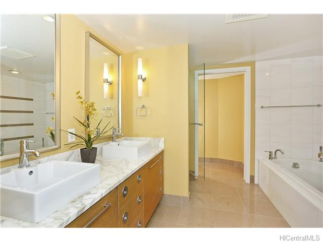 1177 Queen Street  Unit 3503
