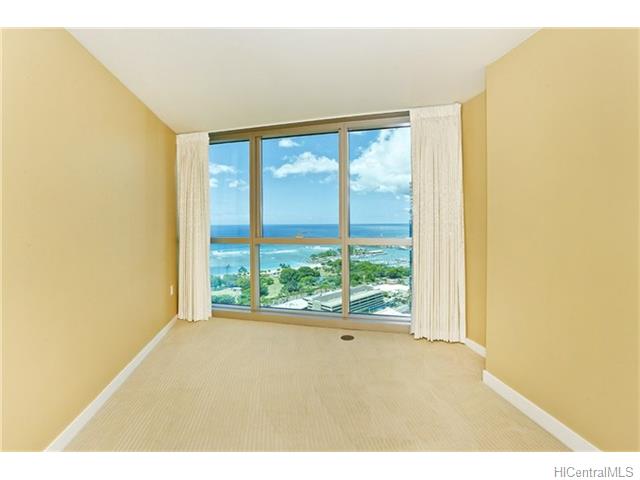 1177 Queen Street  Unit 3503