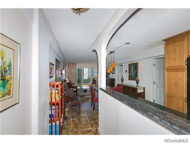 303 Liliuokalani Avenue  Unit 1104