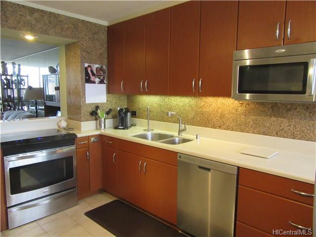 500 University Avenue  Unit 2204