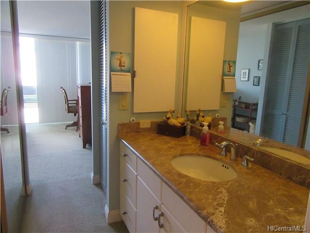 500 University Avenue  Unit 2204