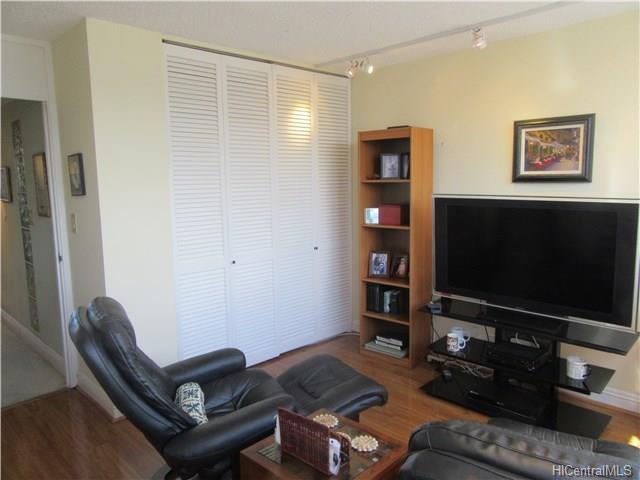 500 University Avenue  Unit 2204