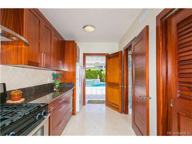 7096 Kalanianaole Highway