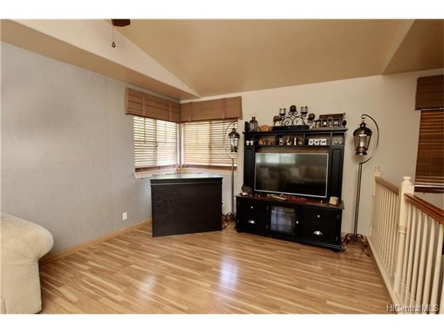 87-2201 Pakeke Street  Unit 65