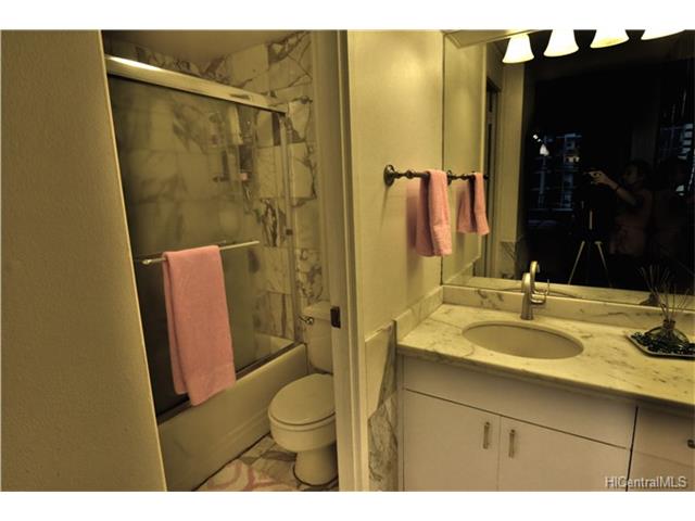 225 Queen Street  Unit 23E