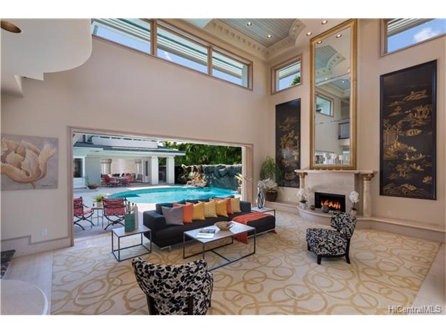 4504 Kahala Avenue
